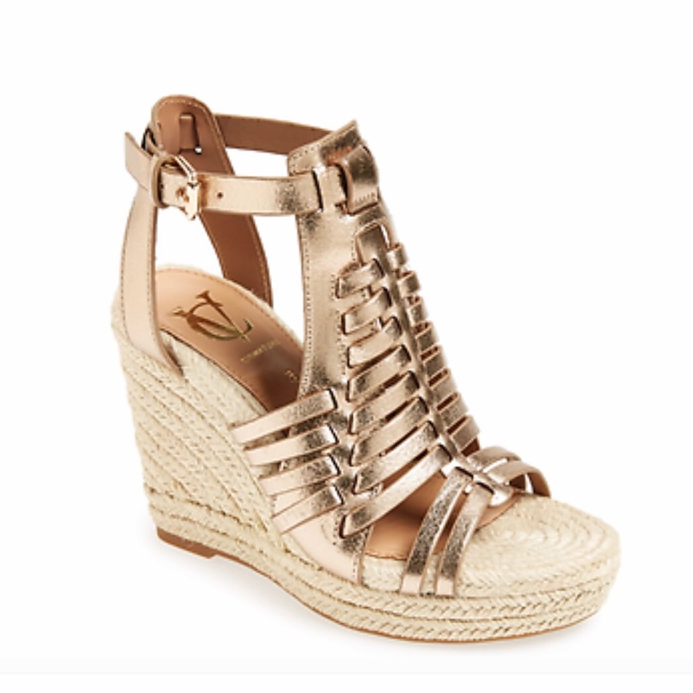 **BRAND NEW NEVER WORN**Gold wedge size: 6 1/2.